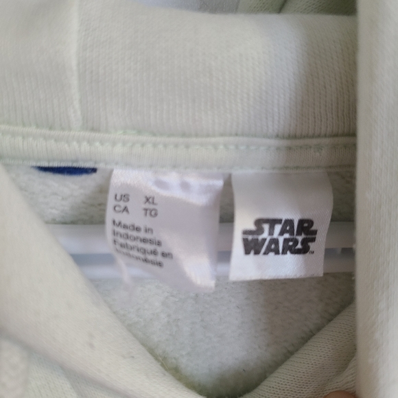 Star Wars hoodie *baby yoda on the back* - Picture 4 of 4